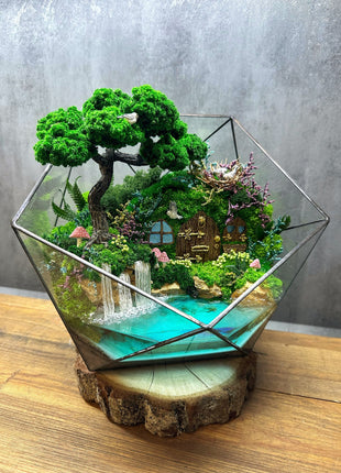 Fairy Tale Crystal Terrarium with preserved moss 