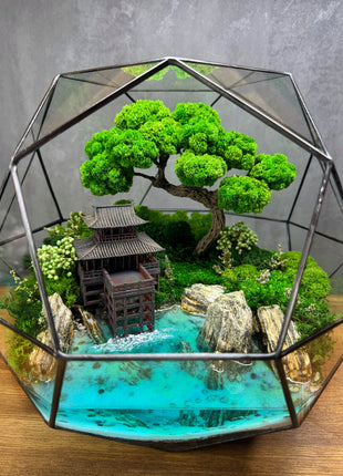Asian Style Crystal Pyramid Terrarium with Preserved Moss