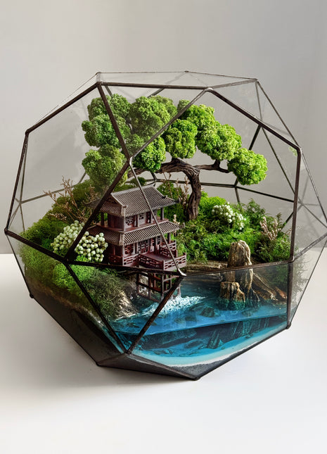 Asian Style Crystal Pyramid Terrarium with Preserved Moss
