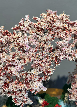 Rote Bonsai-Landschaft mit Wasserfall