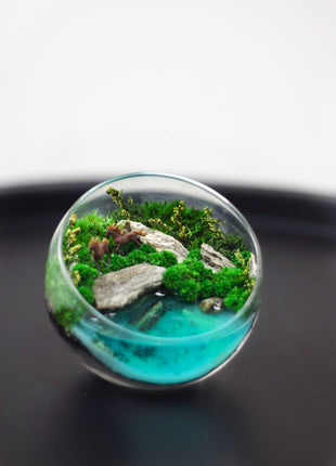 Perfect preserved moss glass terrarium that glows in the dark with horses