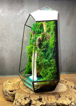 Preserved moss glass crystal terrarium